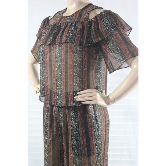 💕BCBGMaxAzria💕 Chiffon Cold Shoulder Pattern Top - Picture 7 of 8